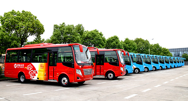 Batch huaxin brand natural gas bus was sent to suining, sichuan