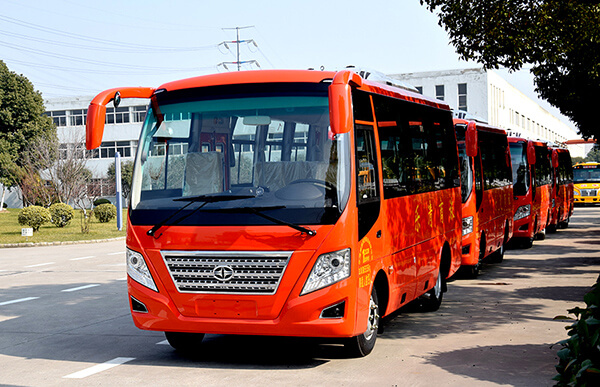 Huaxin brand 6 meters and 19 small intermediate buses were sent to yueqing, zhejiang in batch