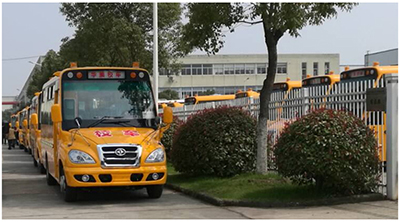 30 huaxin brand school buses were delivered in batches to hubei