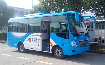 华新牌6.7米天然气客车再次批量发往四川